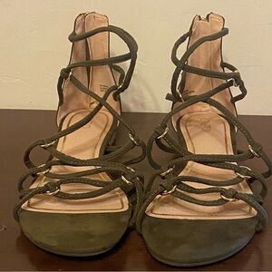 CATO Women’s Size 11W Suede Strappy  Zip Back Closure Flat Sandals Green